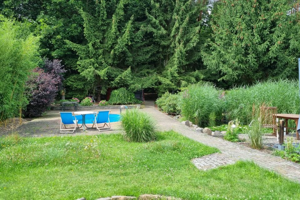 Garten mit Pool, Foto: Eckard Krüger, Lizenz: Eckard Krüger
