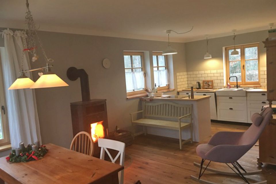 Ferienhaus Janert, Wohnküche mit Kaminofen, Foto: Manfred Janert