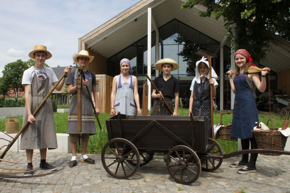 Museumsführung, Kinder in historischer Ausstattung, Foto: BARNIM PANORAMA